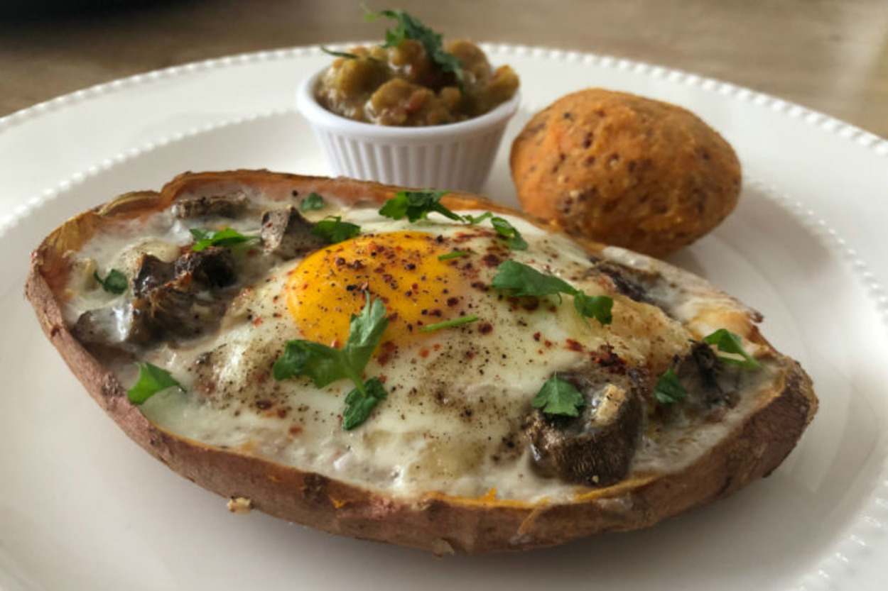 Kahvaltıya Farklı Bir Alternatif: Tatlı Patates Yatağında Yumurta