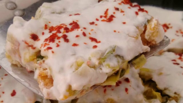 Çok Lezzetli: Etimek Yatağında Yoğurtlu Pırasa