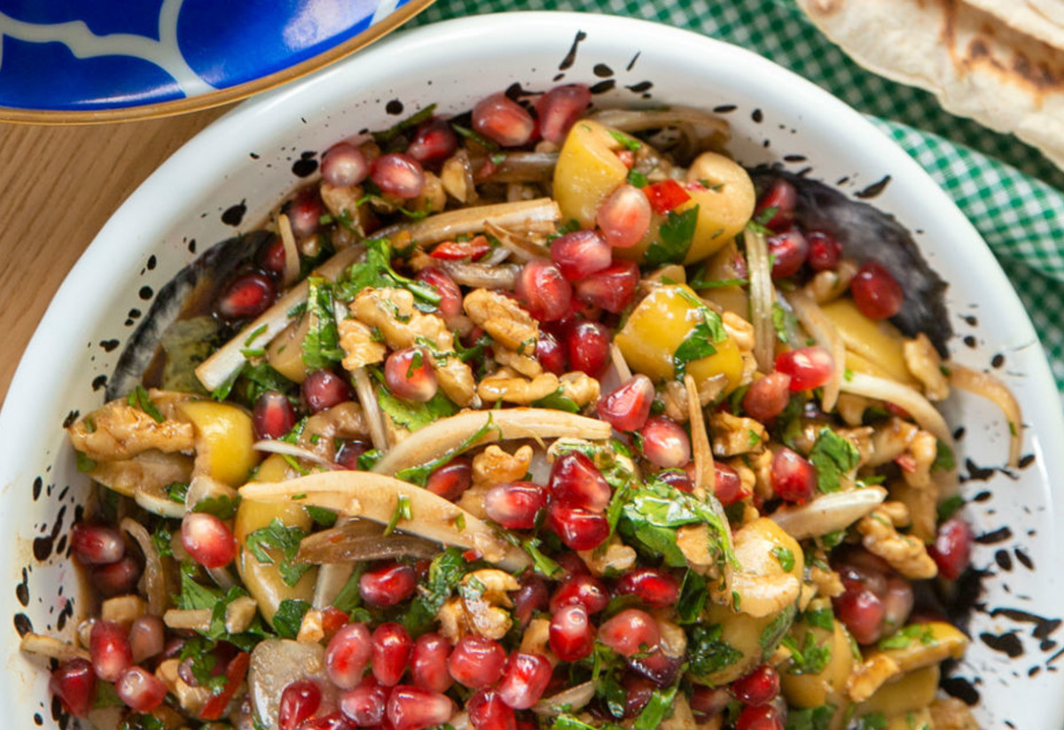 İster Kahvaltıya İster Meze Gibi: Zeytin Salatası Tarifi