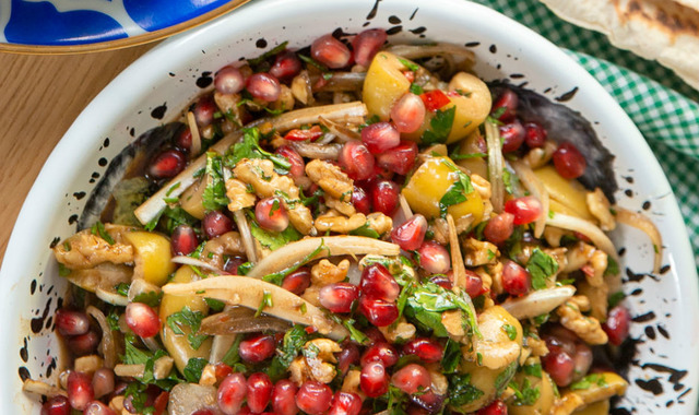 İster Kahvaltıya İster Meze Gibi: Zeytin Salatası