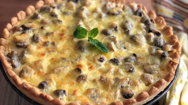 Doyurucu Tat: Tavuklu Mantarlı Kiş