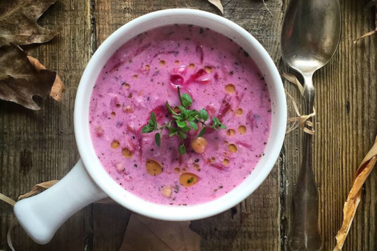 Pembe Yakıştı: Mor Havuçlu Yayla Çorbası