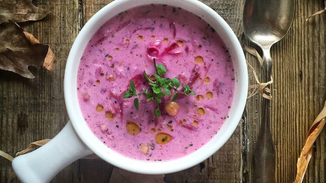 Pembe Yakıştı: Mor Havuçlu Yayla Çorbası