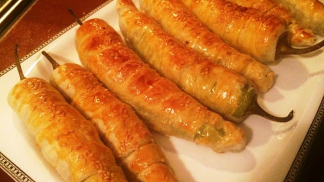 Farklı Ara Sıcak Arayanlara: Milföy Hamurlu Biber