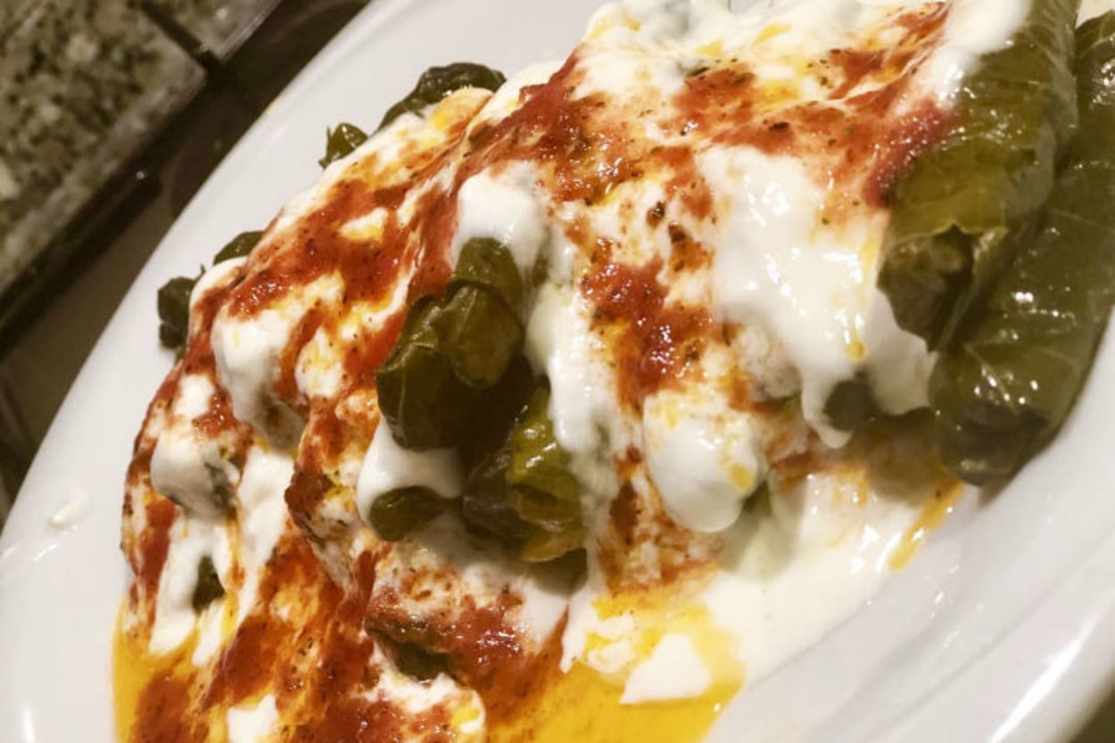 Üzerine Yoğurt Yakışır: Etli Yaprak Sarma