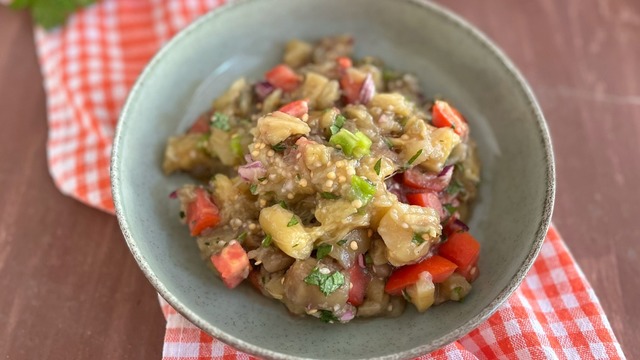 Köz Kokusu Sinmiş: Patlıcan Salatası