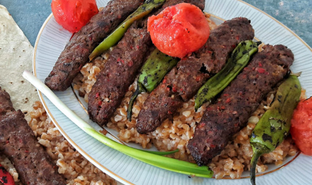 Dışarıda Yedikleriniz Kadar Güzel: Evde Adana Kebap