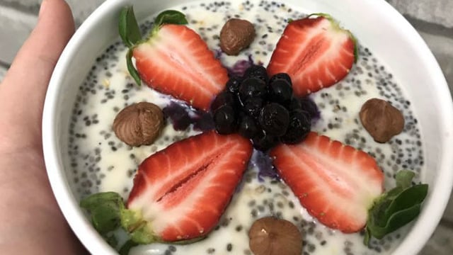 Lezzet Dolu Kase: Chia Tohumlu Yulaflı Tatlı