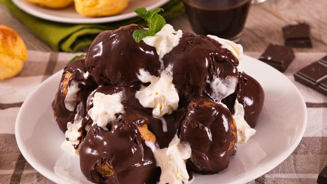 Yok Böyle Kolaylık: Milföyden Profiterol