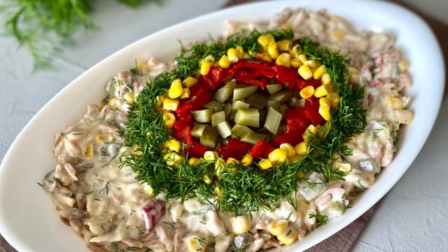 Çok Doyurucu: Yoğurtlu Arpa Şehriye Salatası