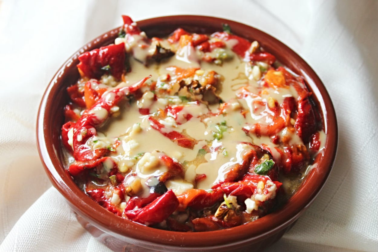 Harika Bir Meze: Tahinli Köz Kırmızı Biber Mezesi