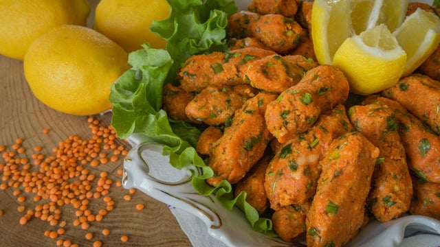 Kıvamı Tam Tutan: Bulgursuz Mercimek Köftesi