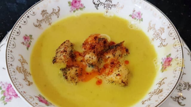 İçinizi Isıtan: Zerdeçallı Mercimek Çorbası