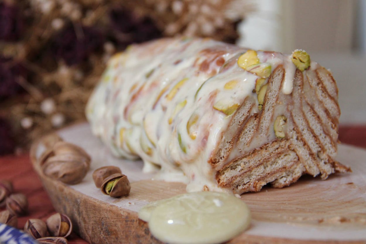 Muhteşem Uyum: Beyaz Çikolatalı Mozaik Pasta