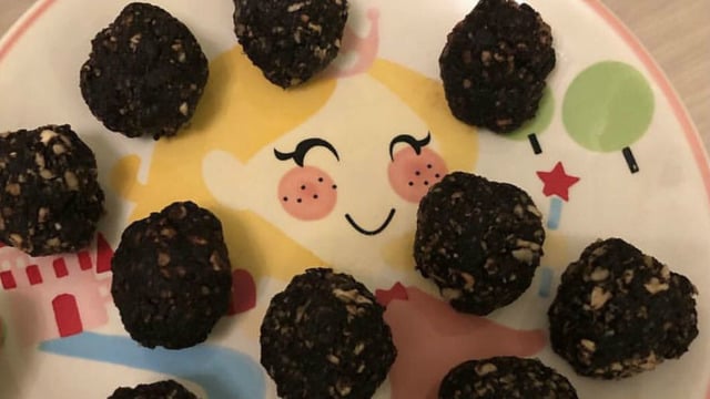 Hem de Şekersiz: Kuru Kayısılı Çikolata Topları