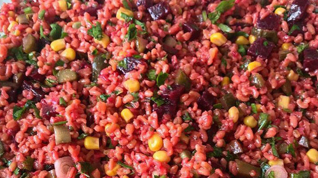 Pancar Sevenlere: Bulgurlu ve Pancarlı Salata