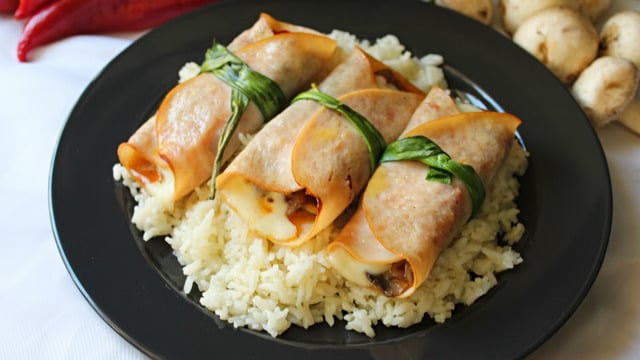 Şık Sofralar İçin: Hindi Füme Sarma