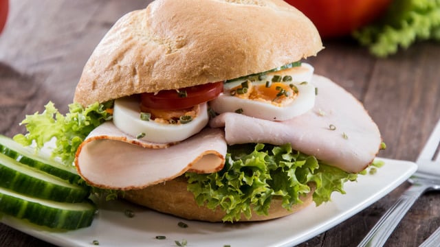 Yapımı da Pratik: Hindi Fümeli Bol Proteinli Sandviç