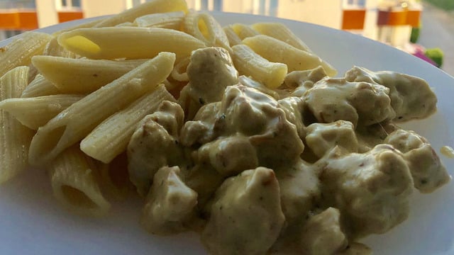 Yumuşacık: Café de Paris Soslu Tavuk