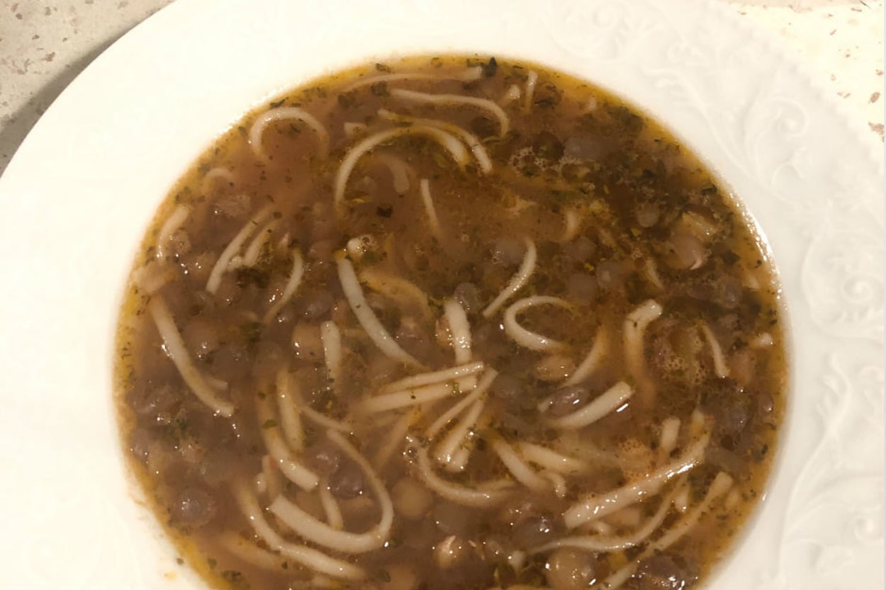 Çok Doyurucu: Yeşil Mercimekli Hamur Çorbası