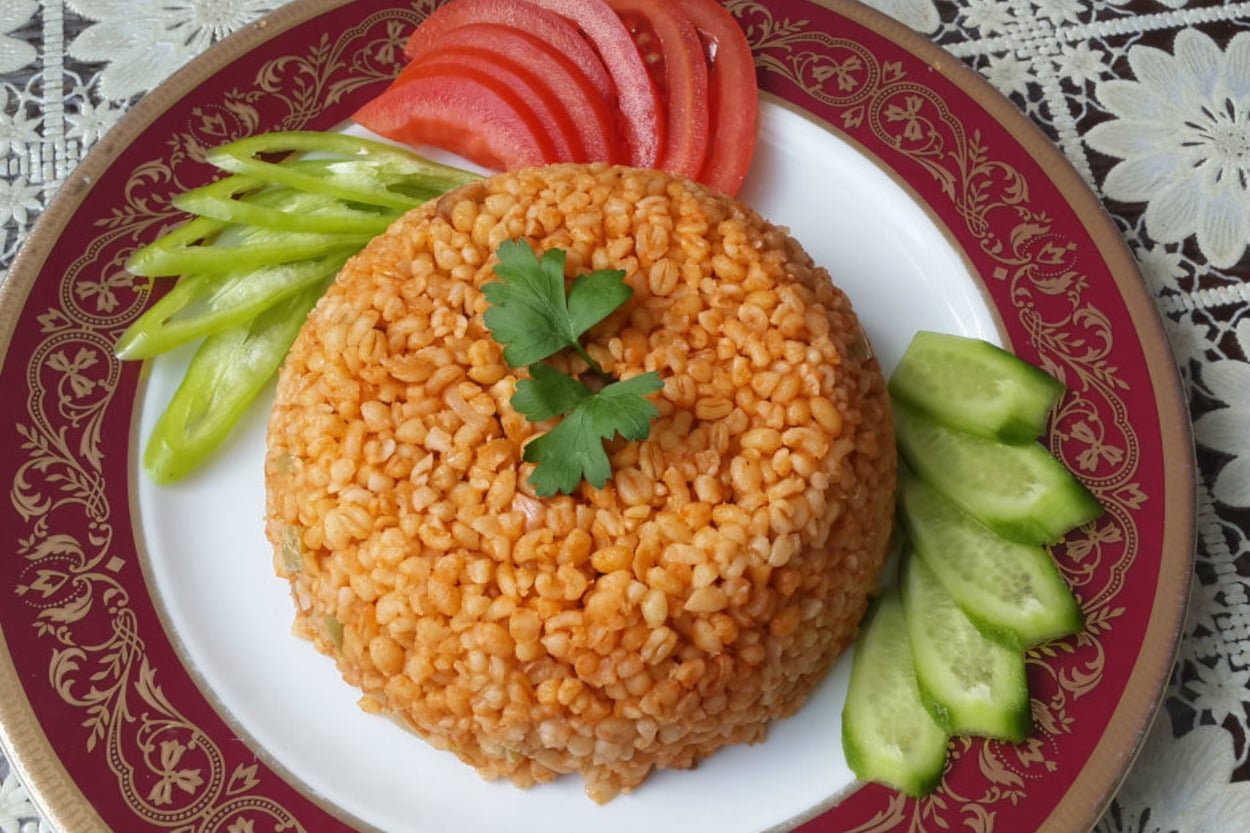 En Kolayından: Salçalı Bulgur Pilavı