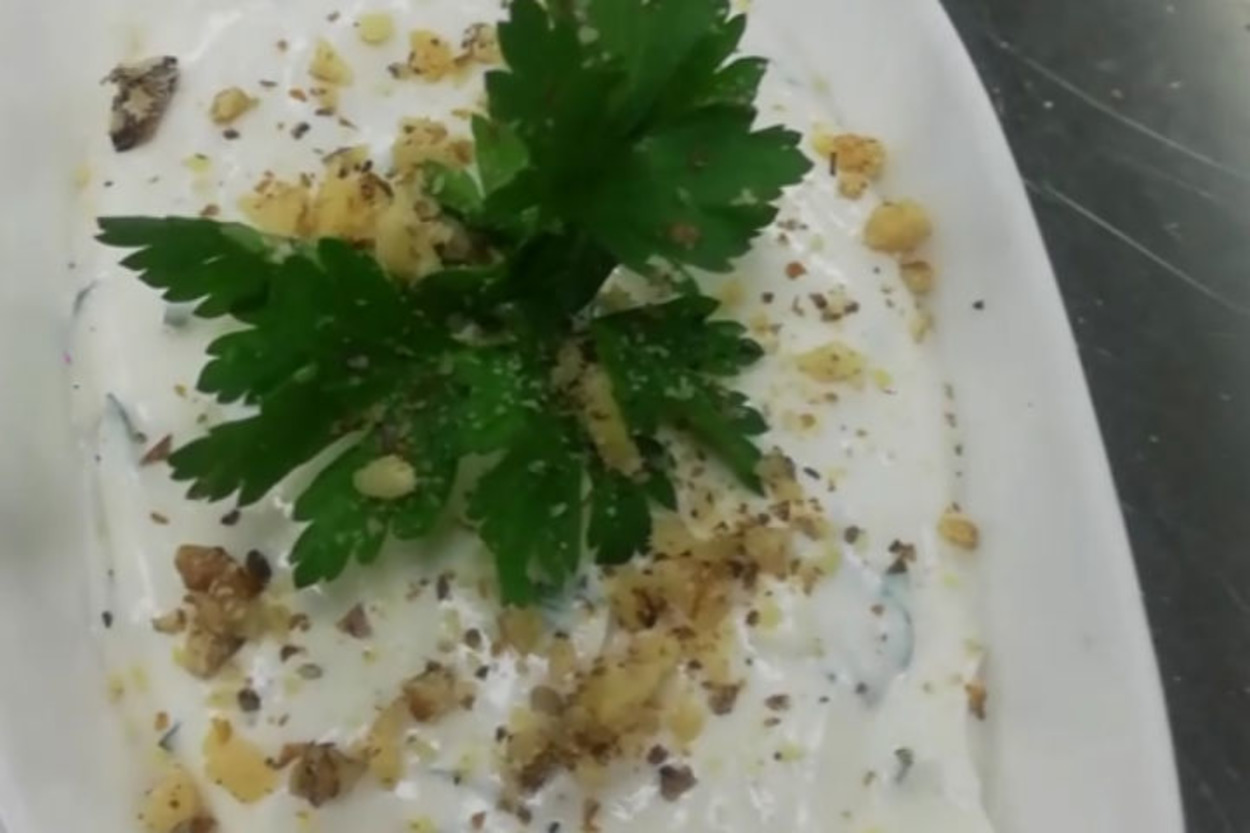 Mezelerin En Güzeli: Tahinli Tarator