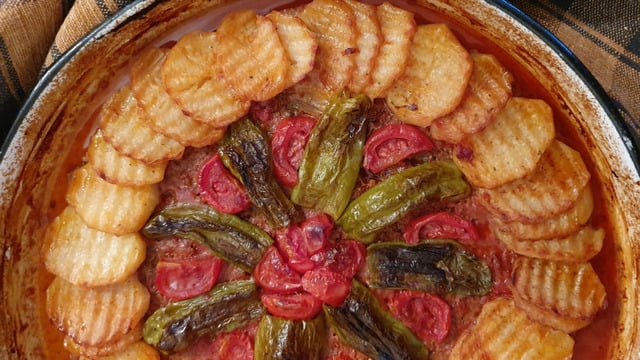 Muhteşem Tat: Patatesli Tepsi Kebabı