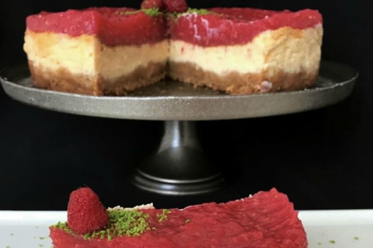 Şık Sunumlu: Ferah Frambuazlı Cheesecake