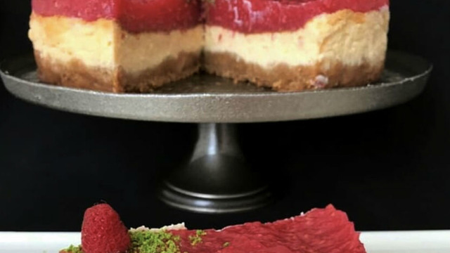Şık Sunumlu: Ferah Frambuazlı Cheesecake