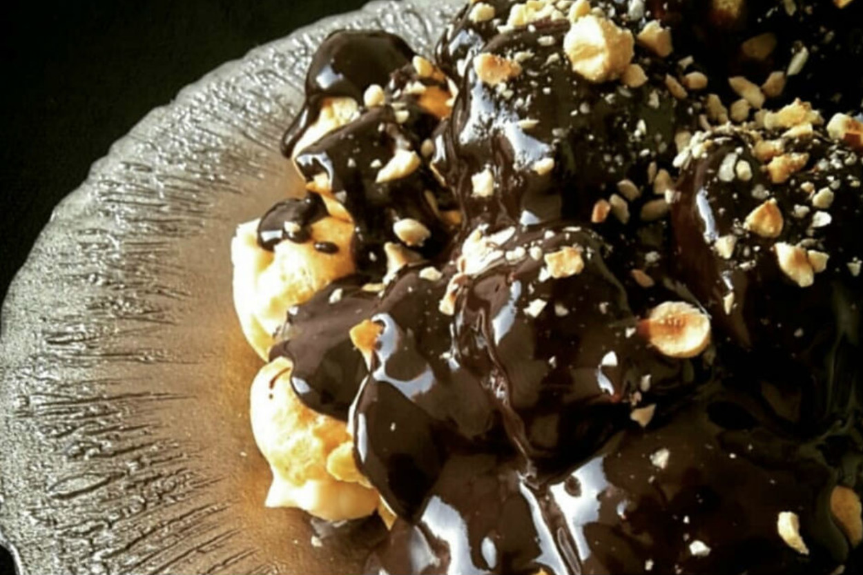 Bol Çikolata Sosuyla: Ev Yapımı Profiterol