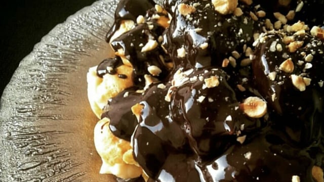 Bol Çikolata Sosuyla: Ev Yapımı Profiterol