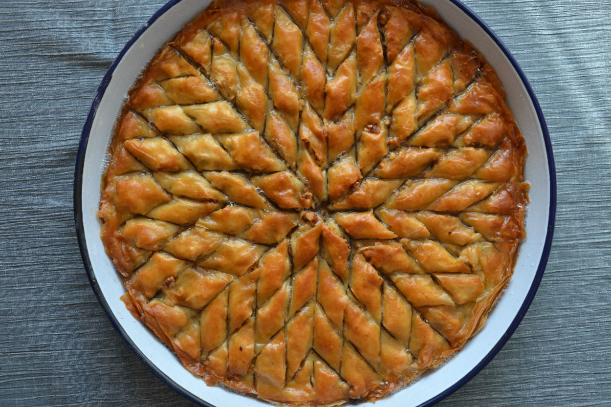 Şerbetini Tam Çeker, İçi Hamurlaşmaz: El Açması Baklava
