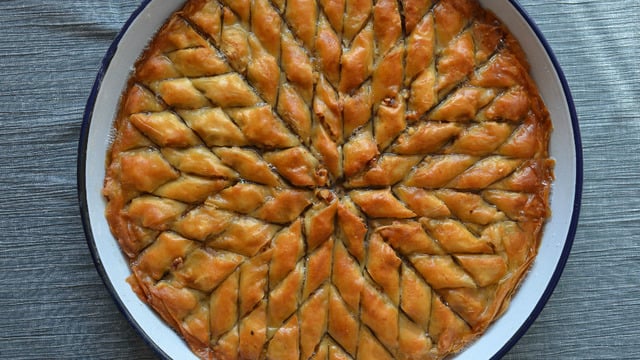 Şerbetini Tam Çeker, İçi Hamurlaşmaz: El Açması Baklava