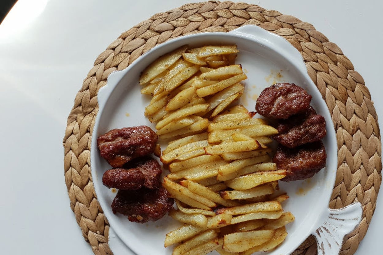 Ayrılmaz İkili: Fırında Köfte ve Patates