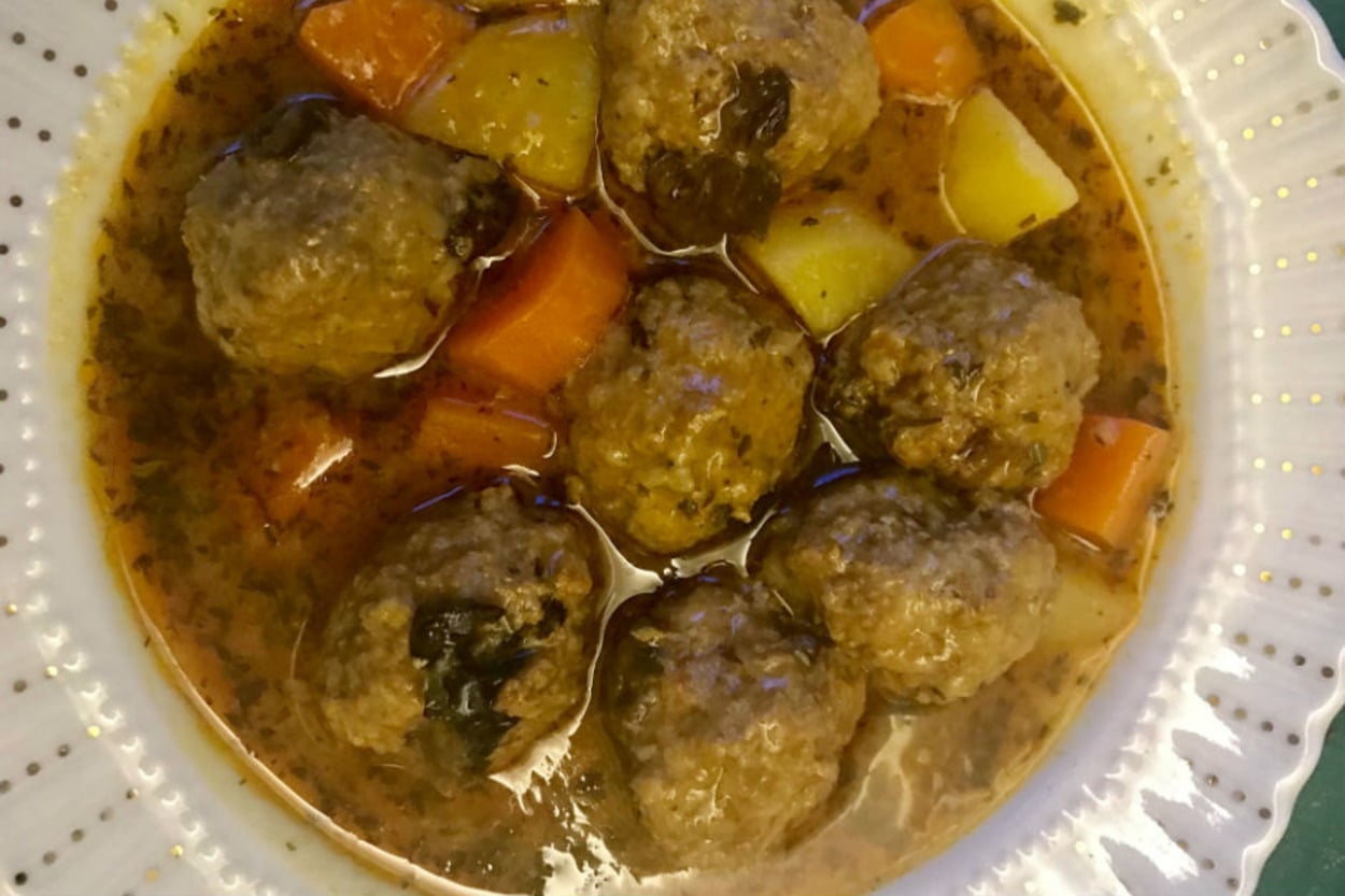 Bir de Böyle Deneyin: Kuru Erikli Sulu Köfte