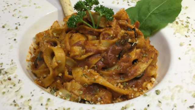 İtalyan Lezzet: Napolitan Soslu Tagliatelle