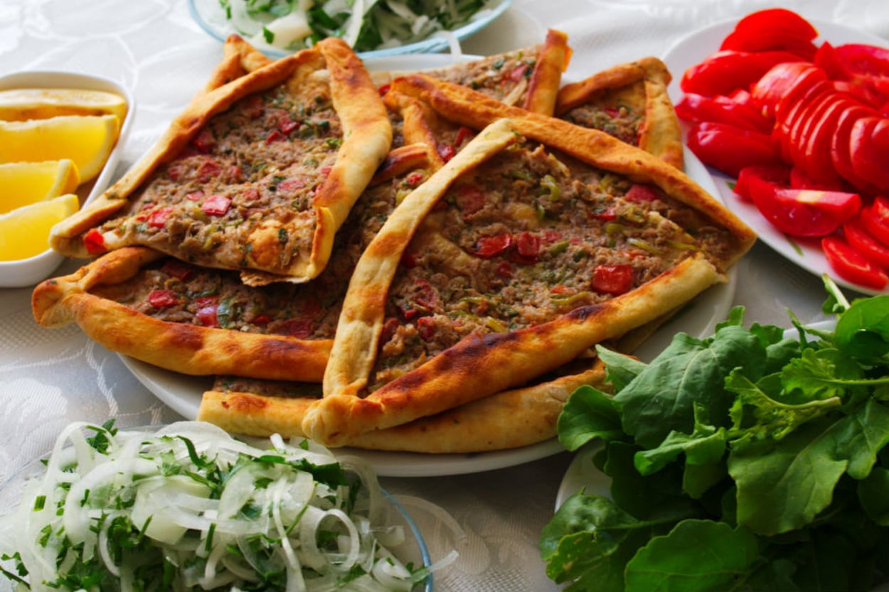 Taş Fırın Lezzetinde: Ev Yapımı Pide