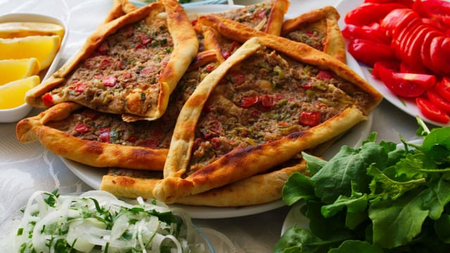 Taş Fırın Lezzetinde: Ev Yapımı Pide