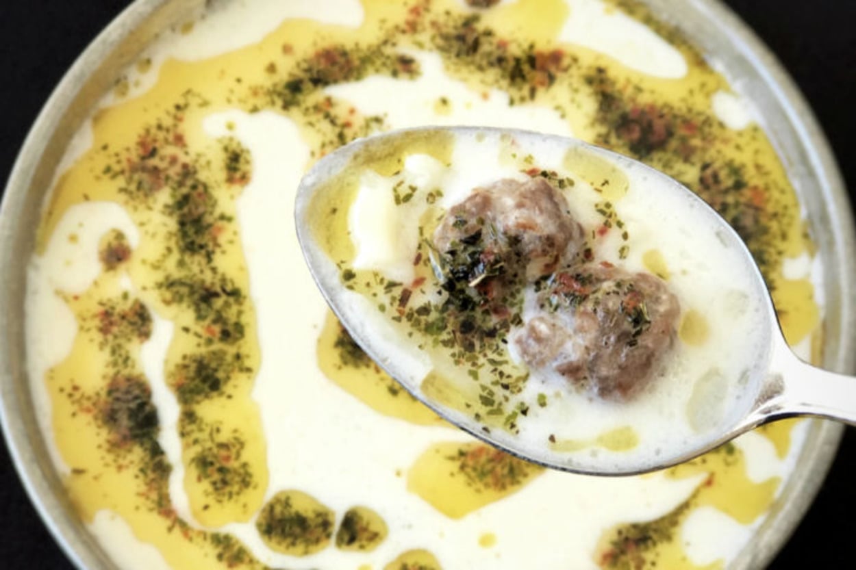 Köfteli ve Erişteli: Yoğurt Çorbası