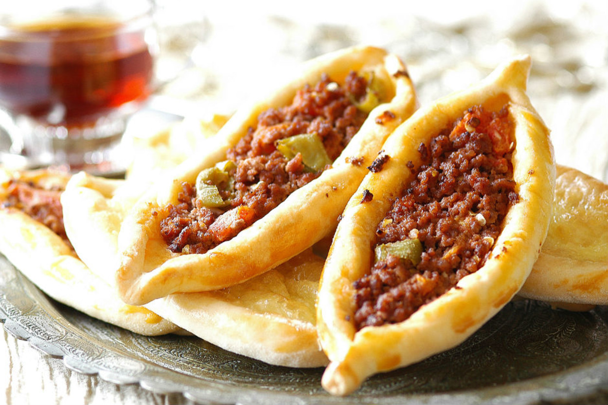 Sandığınızdan Daha Kolay: Ev Yapımı Kıymalı Pide