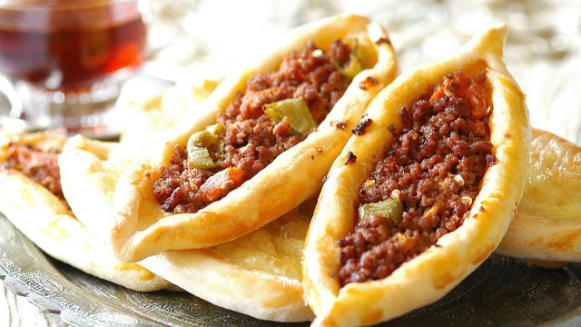 Sandığınızdan Daha Kolay: Ev Yapımı Kıymalı Pide