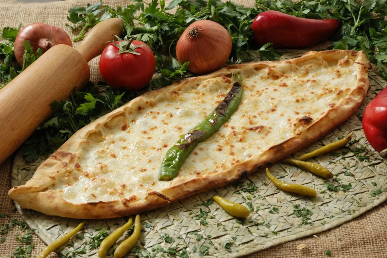 Bir De Böyle Deneyin: Kaşarlı Pide