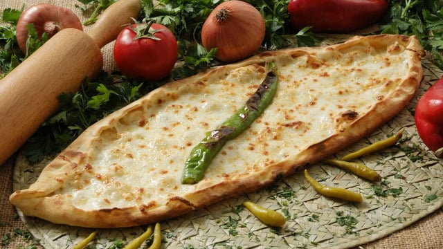 Bir De Böyle Deneyin: Kaşarlı Pide