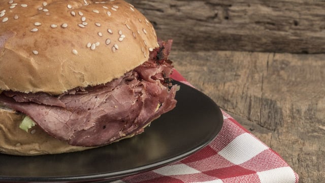 Sizi Evinizin Gurmesi Yapacak: Füme Kaburgalı Hamburger