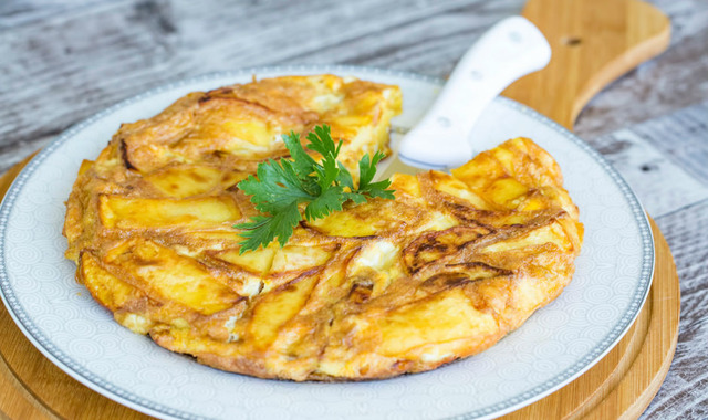 15 Dakikada: Börek Tadında Patatesli Omlet