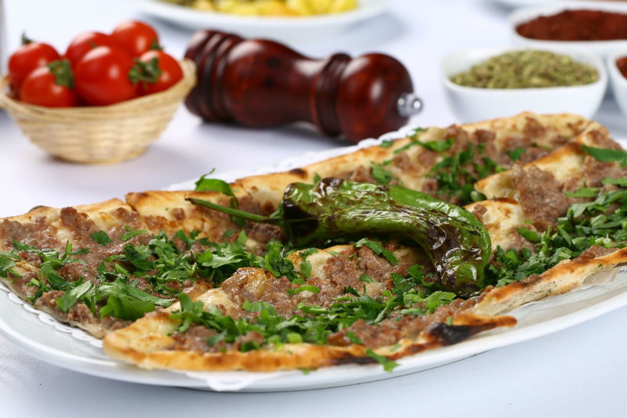 Konya'ya Selam Olsun: Ev Yapımı Etli Ekmek