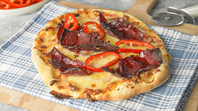 Damaklara Şenlik: Dana Etli Kırmızı Biberli Pizza