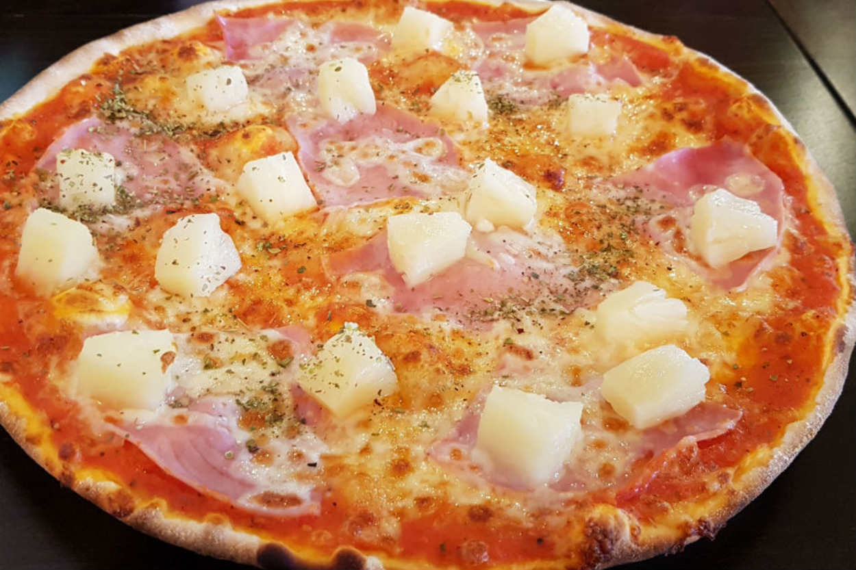 Farklılık İsteyene: Ananaslı Jambonlu Pizza