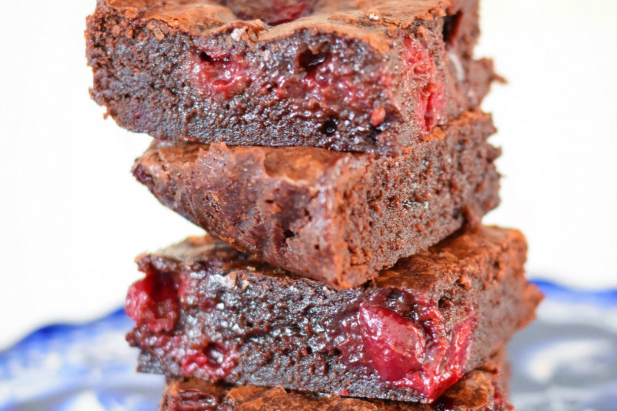 Mükemmel Kıvam: Vişneli Islak Brownie