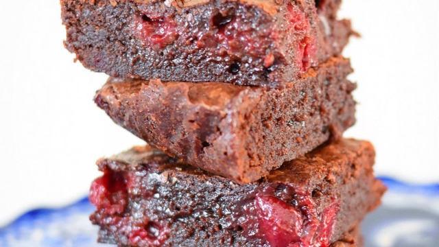 Mükemmel Kıvam: Vişneli Islak Brownie
